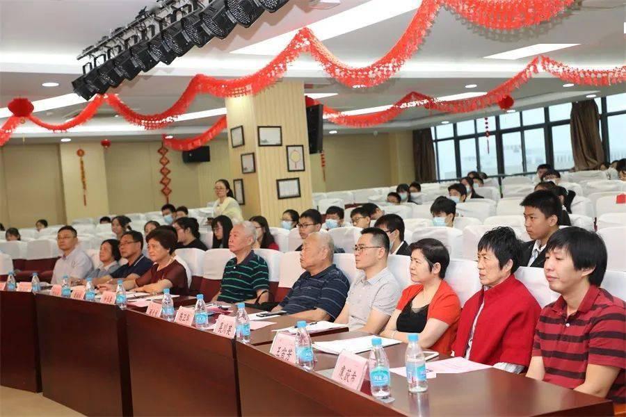 和婆婆在一起住可憋屈死我了，我快疯了，谁能告诉我怎么办？